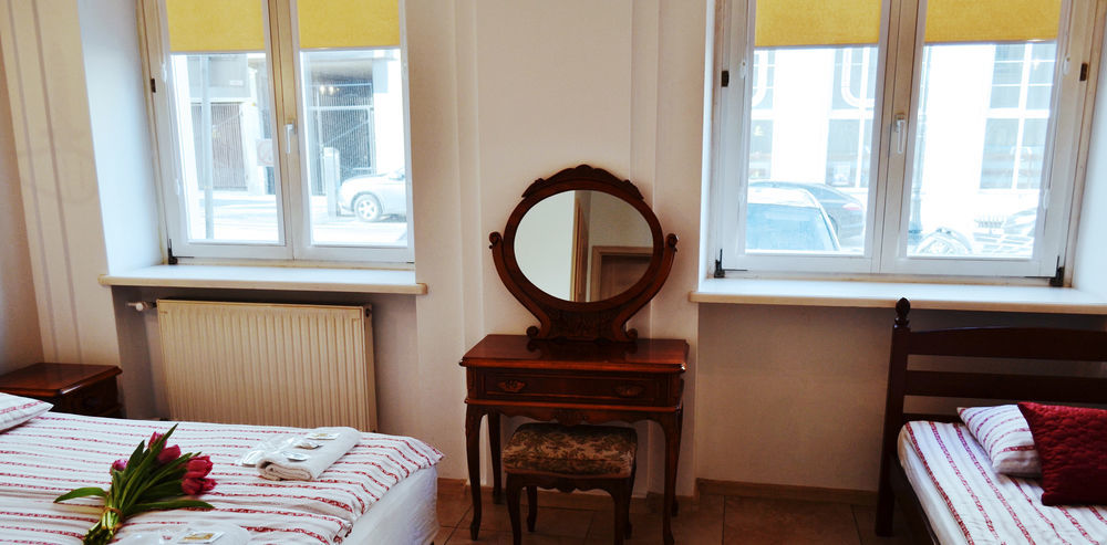Puffa Hostel Lux Warszawa Eksteriør bilde